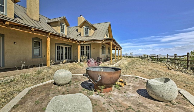 Charming Mountain Estate w/Views + Fire Pit!
