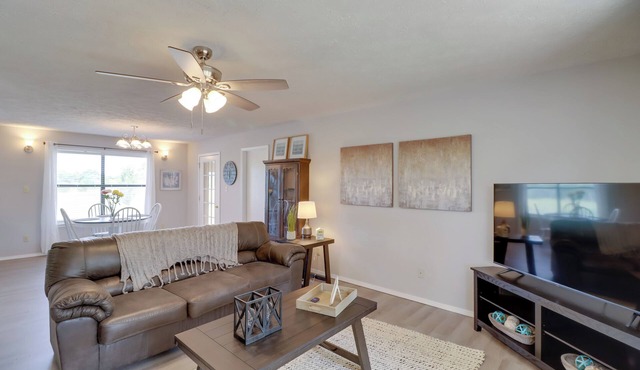 Charming Mountain Home Getaway w/Gas Grill!