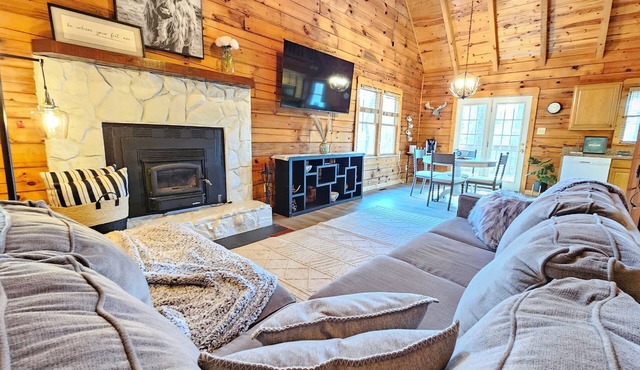 Charming Mountain Ridge View Cozy Cabin near FDR State Park and Callaway Gardens