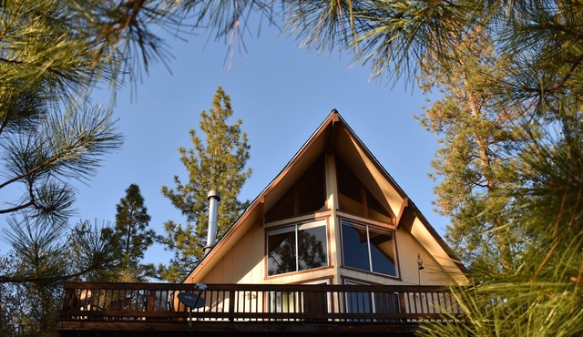 Charming Mountain View Cabin Near Yosemite and Pine Mountain Lake