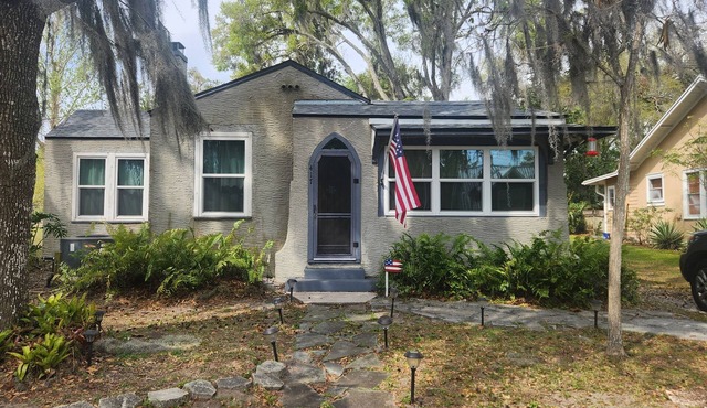 Charming Mt Dora 2 Bedroom House - 1 mile from Historic Downtown!