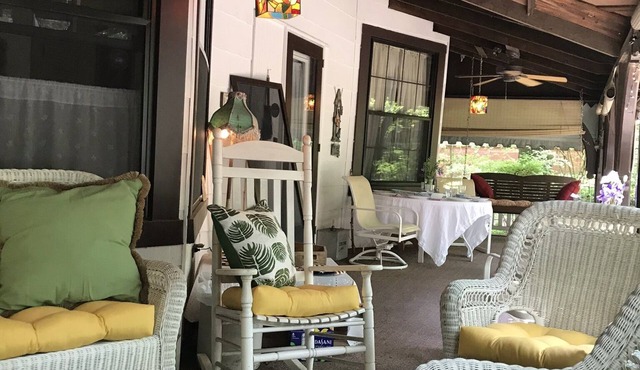 Charming Mt Gretna cottage tucked in a quiet art community filled with music theater and quiet evening dinners on the porch