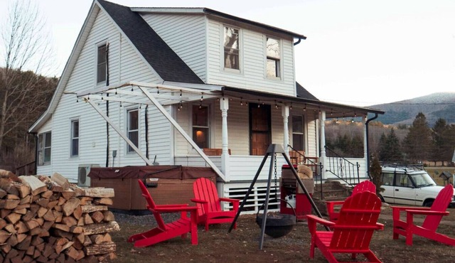 Charming Mtn Stay | Views, Hot Tub, Prime Location