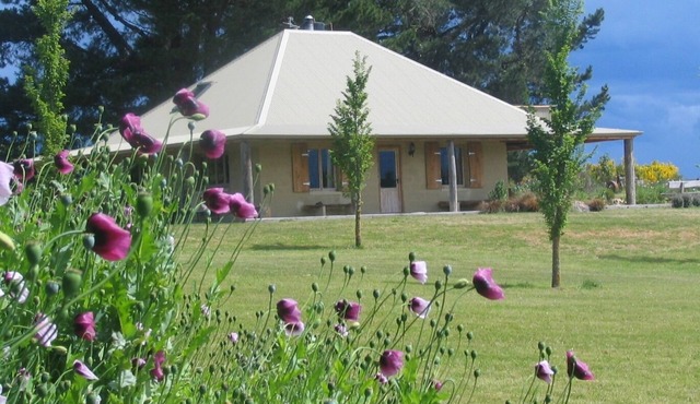 Charming Mudbrick Country Cottage