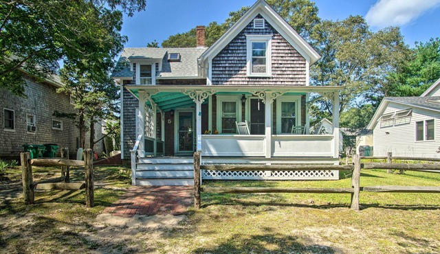Charming MV Cottage: Walk to Dtwn Oak Bluffs!