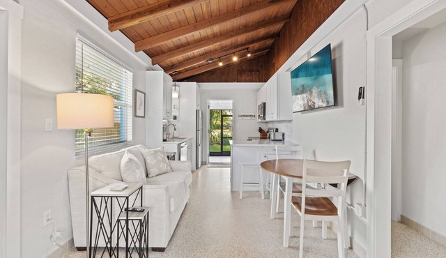 Charming Naples Retreat – Your Perfect Getaway!