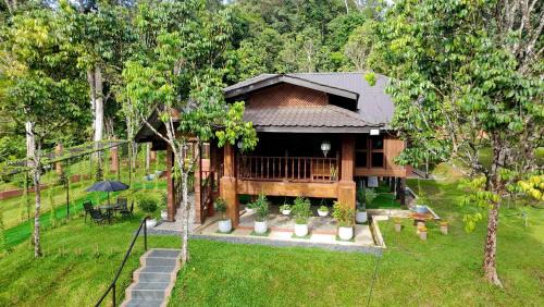 Charming Nature Kampung Home for Family Getaways