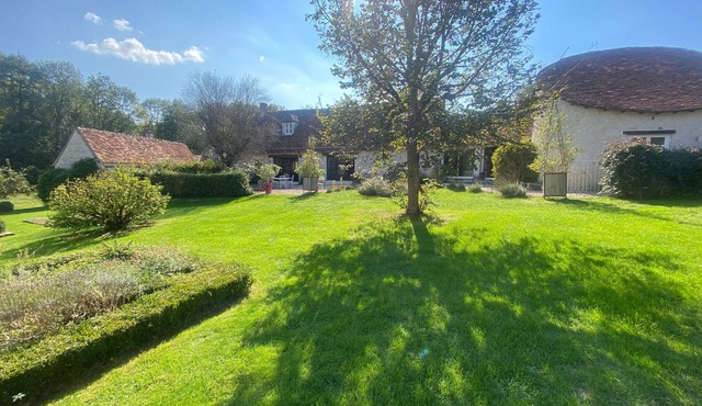 Charming Nature Retreat with King Bed, Private Terrace, and Shared Pool in the Brenne Park