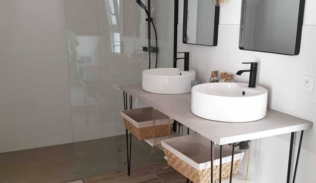 Charming new house near the lake