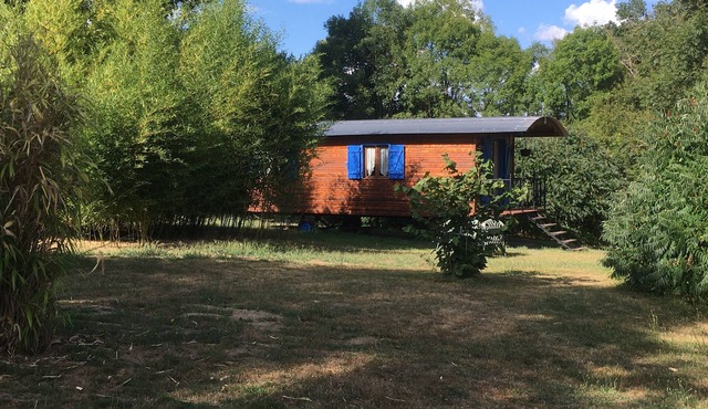 Charming Neapolitan caravan Peyrat La Nonière on estate with Château pond