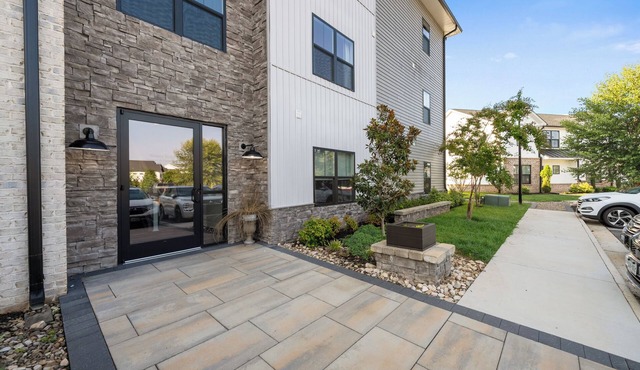 Charming new 2-bedroom condo in Forest, Virginia near Liberty University.