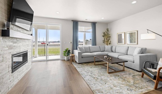 Charming NEW 3-bedroom house with Pool/Playground Near Grocery and Restaurants