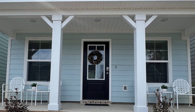 Charming NEW 3 BR beachfront retreat in Biloxi - your perfect coastal getaway