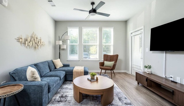 Charming, New Apt | Pool | Long Stays