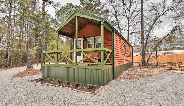 Charming New Bern Log Cabin - Pets Welcome!