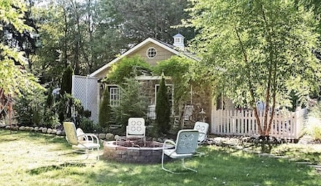 Charming New Buffalo Cottage
