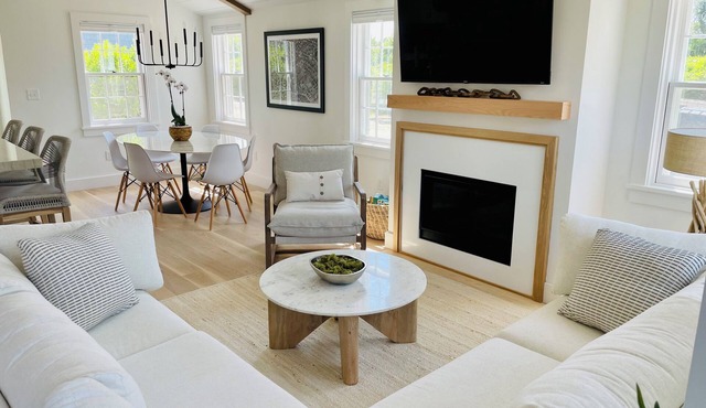 Charming new construction 4br cottage in town