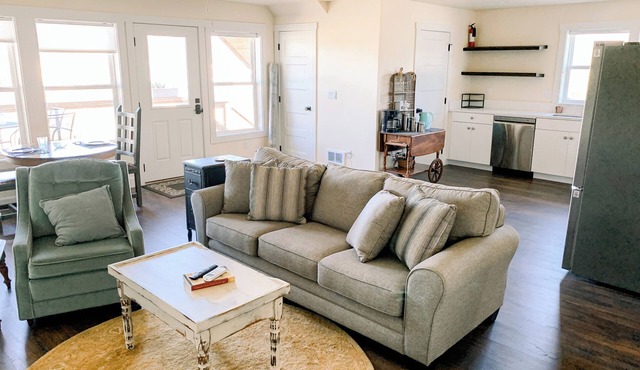 Charming NEW Cottage with Deck & Views.