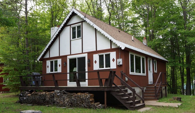 Charming New Hampshire Chalet Vacation Home