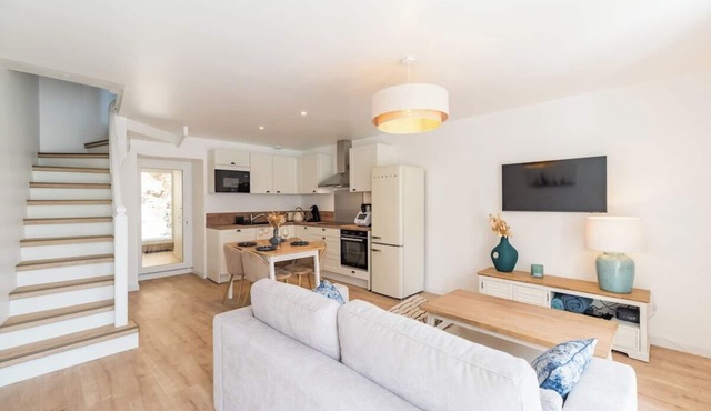 Charming new house with terrace, Port du Legue