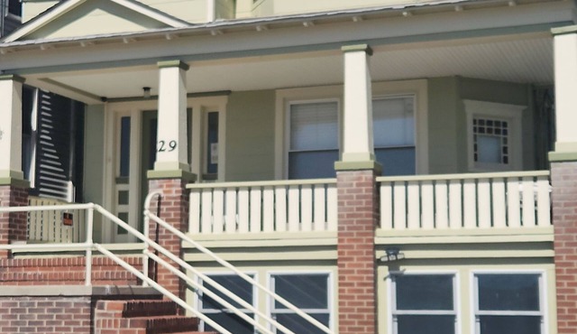 CHARMING , NEW RENO, STUDIO APT.nMTHLY RENTAL JUNE START - 1 1/2 BLOCKS TO BEACH