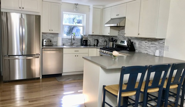 Charming new renovated 3 bed/1 Bath condo sleeps 6+Walk & Bike to everything