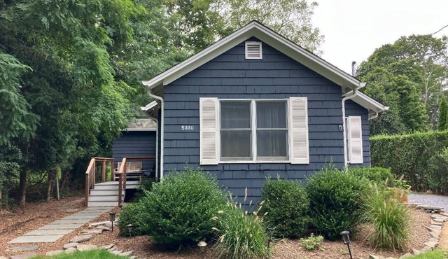 Charming New Suffolk Home In Heart Of Wine Country - Close to Beach & Town