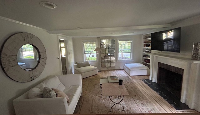 Charming newly renovated 2-bedroom house in the village of Cornwall-on-Hudson