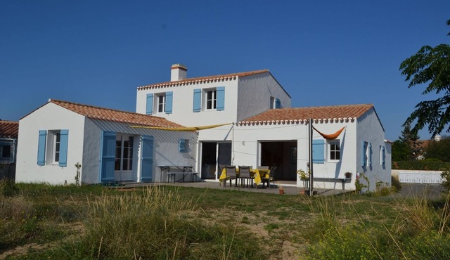 Charming new vacation home, 10 min from the beach