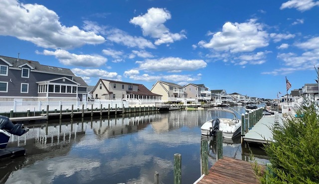 CHARMING NEWLY RENOVATED 4-BEDROOM HOUSE ON LAGOON IN BEACH HAVEN WEST