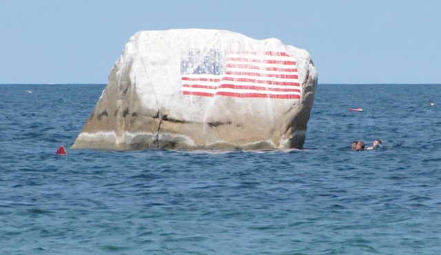 Charming newly constructed 1-bedroom cabin on White Horse Beach with AC/WiFi/TV