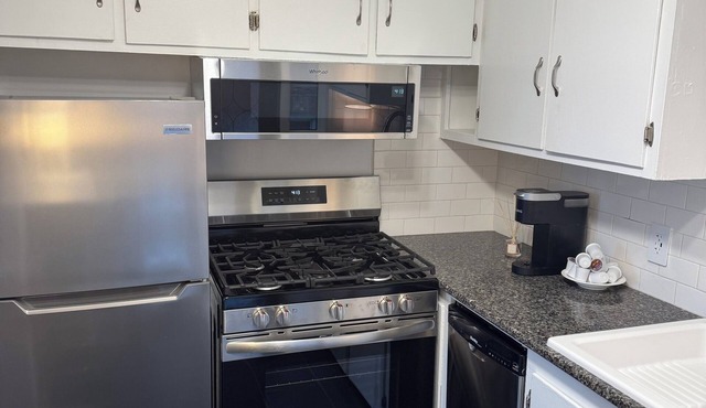 Charming newly furnished Midtown colonial near UNMC