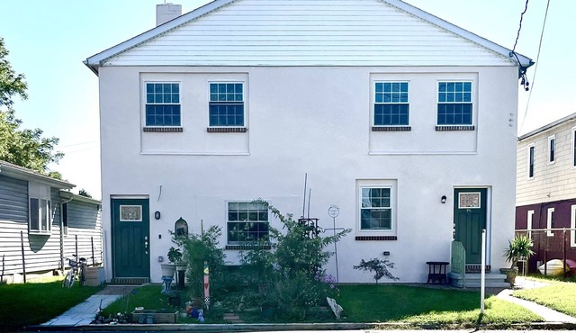 Charming newly renovated apartment close to family fun