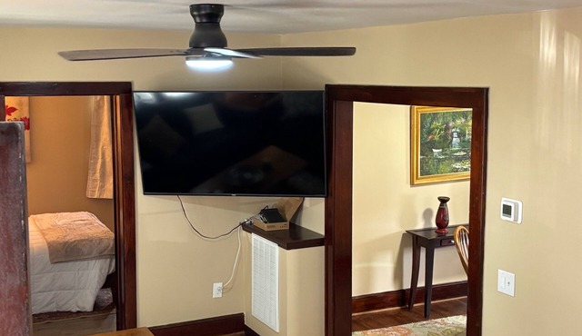 Charming/newly remodeled 3-bedroom house with WiFi and AC blocks from RU campus.