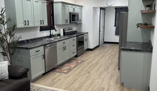 Charming newly remodeled 3 bedroom house in crane