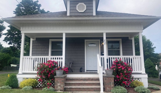 Charming Newly Renovated Home 1 mile to West End Beachnn