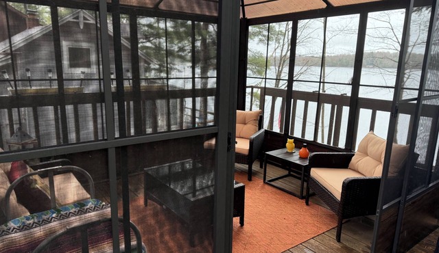 Charming, newly renovated lake front cottage on Little Wolf Pond!