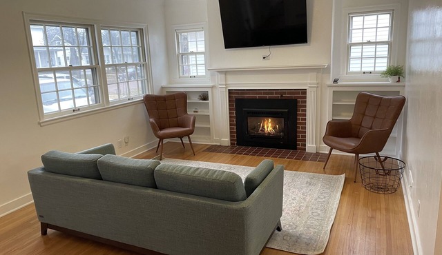Charming, newly renovated Tudor home next to Morningside University!