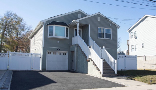 Charming newly renovated 3-bedroom house two blocks from sandy beach