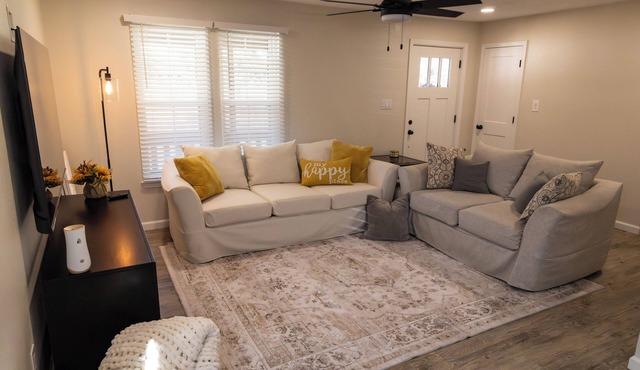 Charming Newly Renovated 2BR Farmhouse on 1 acre with Covered Parking and Wi-Fi.