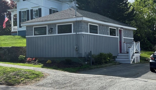 Charming newly renovated and furnished 1-bedroom house in Historic Bristol, RI