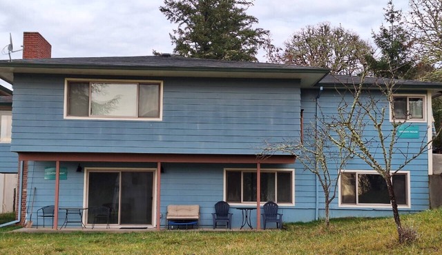Charming, newly renovated 5-bedroom house with modern comfort and tranquility.