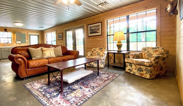 Charming Newly Renovated 2-Bedroom Cabin with highspeed WiFi, in peaceful Sardis