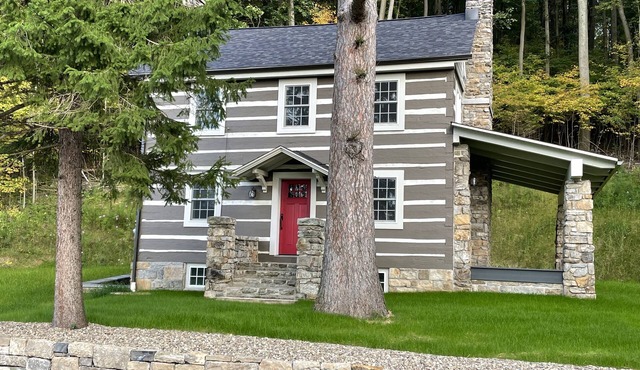 Charming newly-renovated historic log house near PSU and Spruce Creek