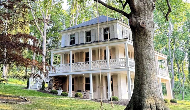Charming & newly restored farmhouse tucked away in nature