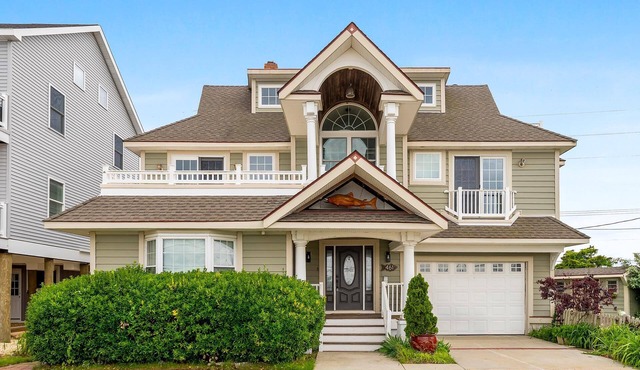 Charming newly updated home in Avalon with endless views of bay and sunset