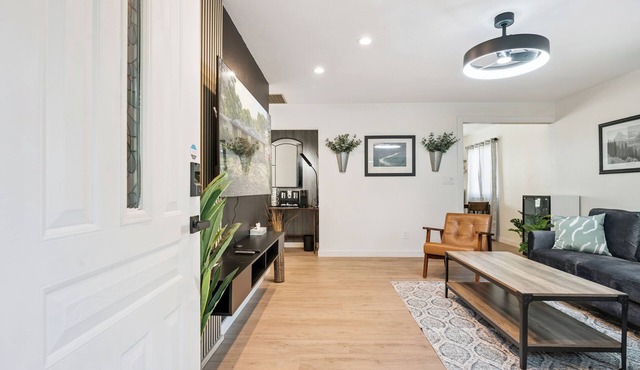 Charming Newly Updated Sylvaina Family Retreat