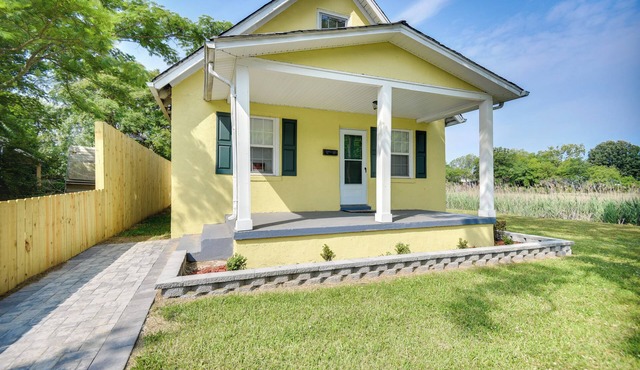 Charming Newport News Cottage < 1 Mi to Ocean!