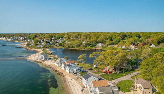 Charming Niantic Vacation Rental: Walk to Beach!