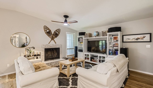 Charming Niwot Home -Walk to Downtown -Sauna/Firepit/Fenced Yard